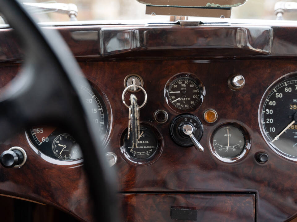 Image 46/50 of Jaguar XK 120 SE FHC (1952)