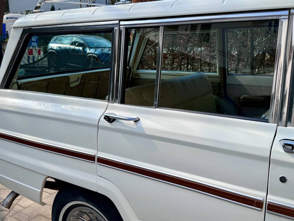 Image 11/50 of Jeep Wagoneer Brougham (1982)