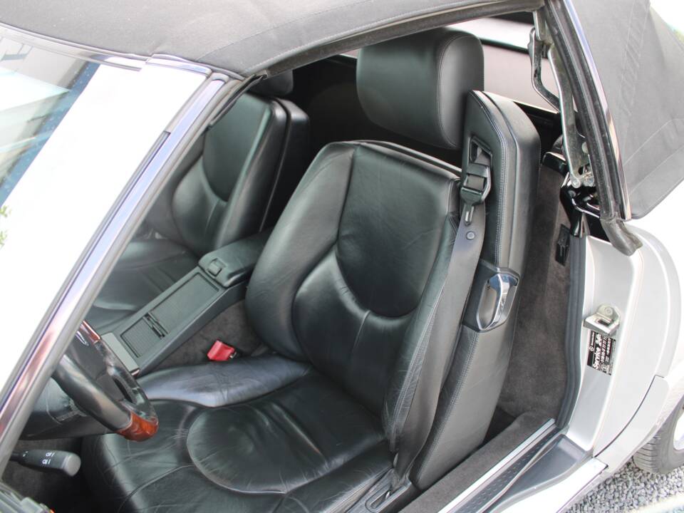 Image 29/50 of Mercedes-Benz SL 320 (2001)