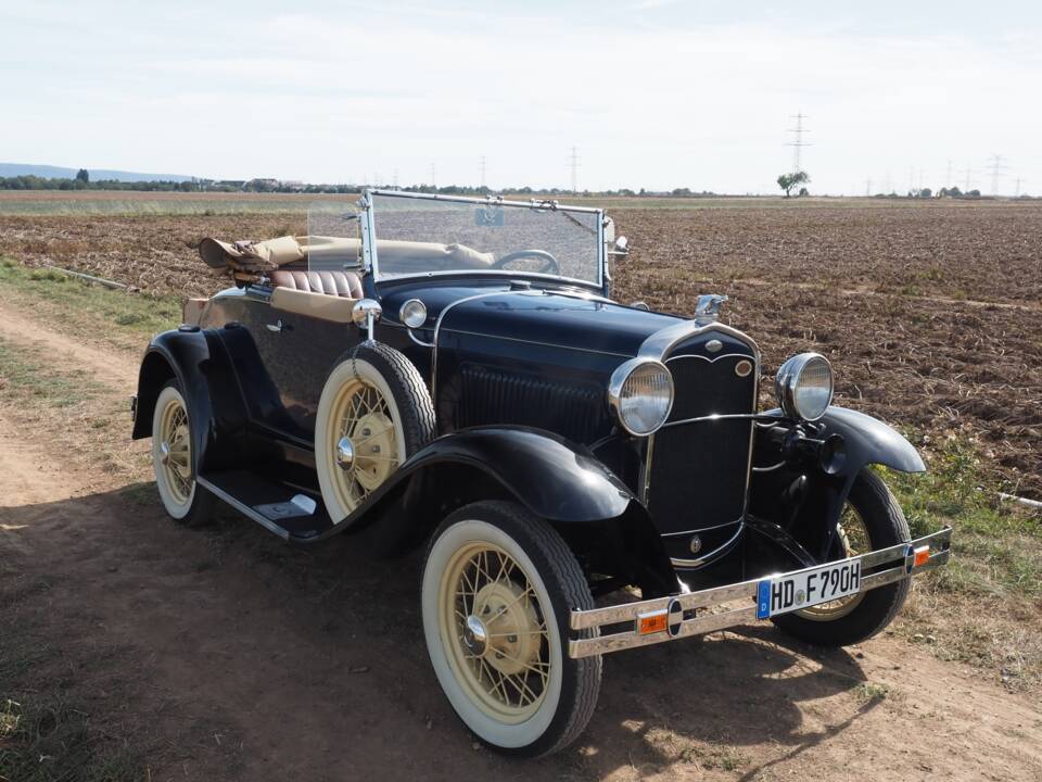 Image 14/60 of Ford Model A De Luxe (1931)
