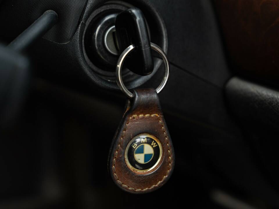 Image 24/36 of BMW 750iL (1989)