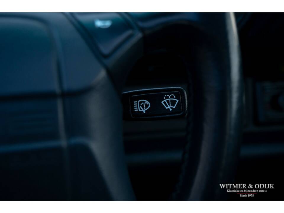 Image 14/33 de Porsche 911 Carrera 4 (1992)