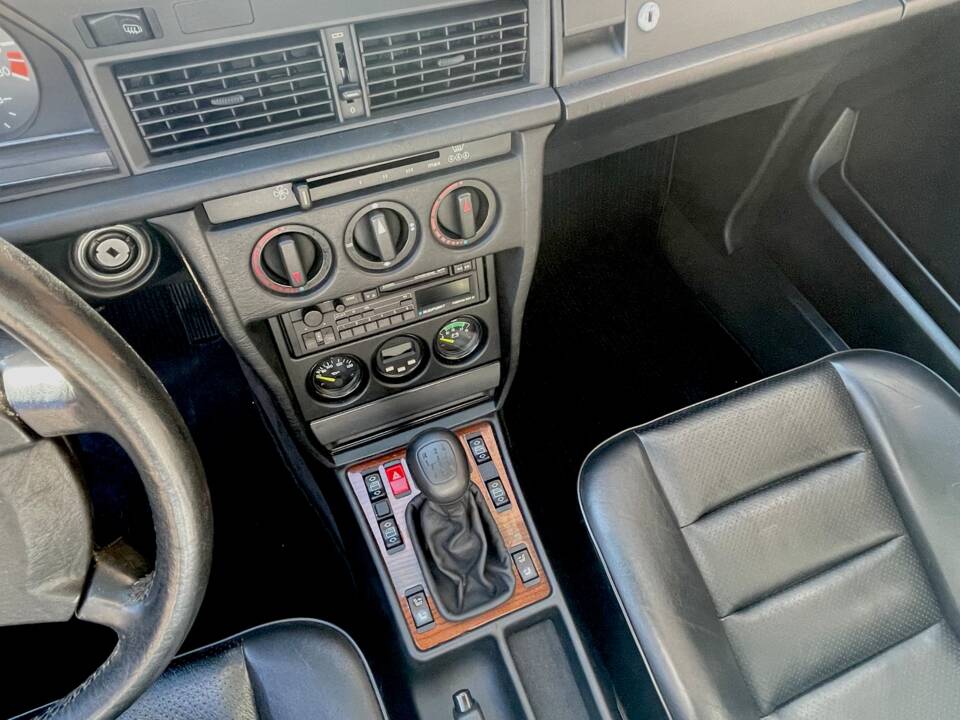 Bild 14/20 von Mercedes-Benz 190 E 2.5-16 Evolution I (1989)