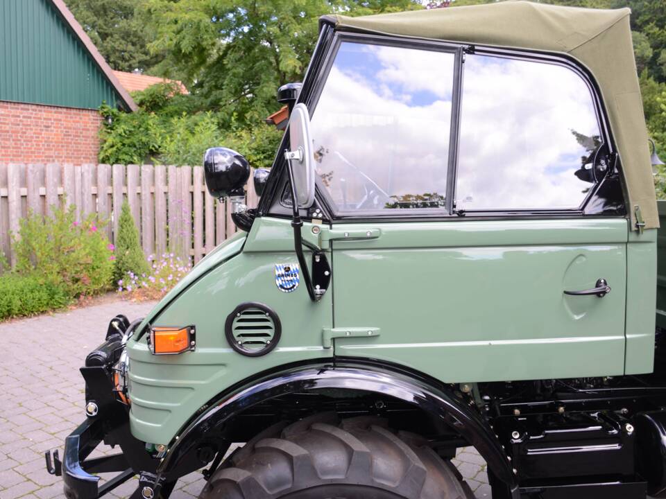 Image 50/71 of Mercedes-Benz Unimog U52 (1983)