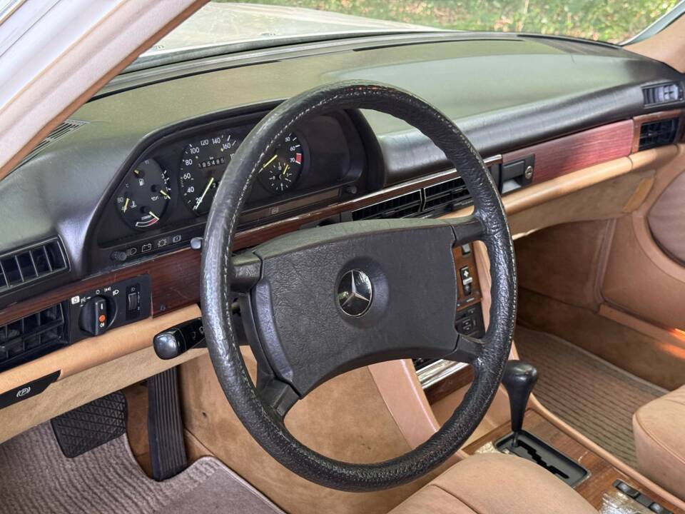 Immagine 9/20 di Mercedes-Benz 280 SE (1983)
