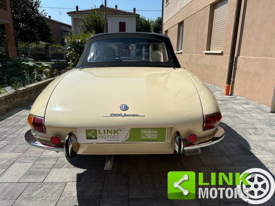 Immagine 5/10 di Alfa Romeo 1300 Spider Junior (1968)