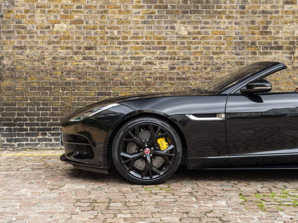 Image 13/37 of Jaguar F-Type R (2017)