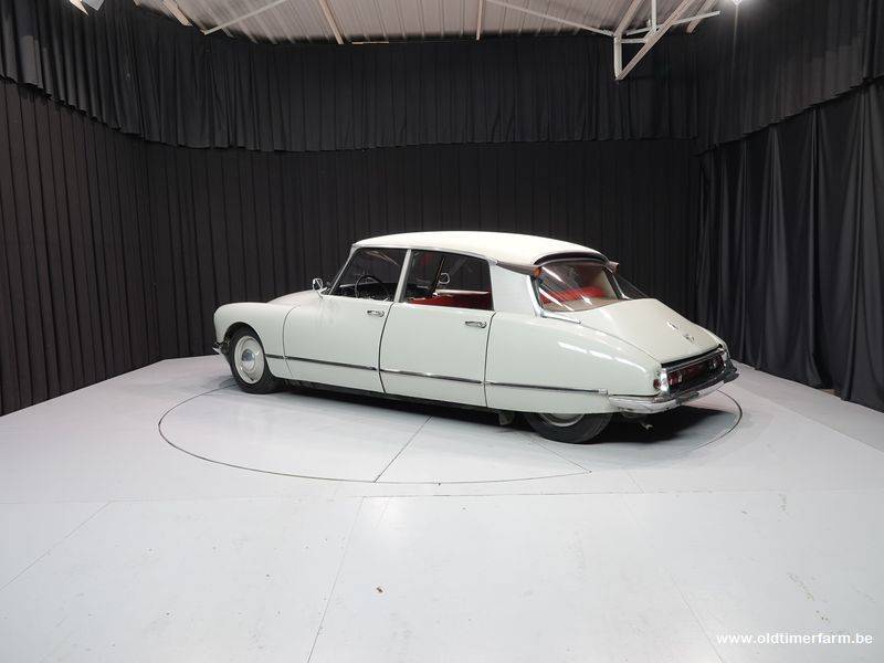 Image 4/15 of Citroën ID 19 (1965)