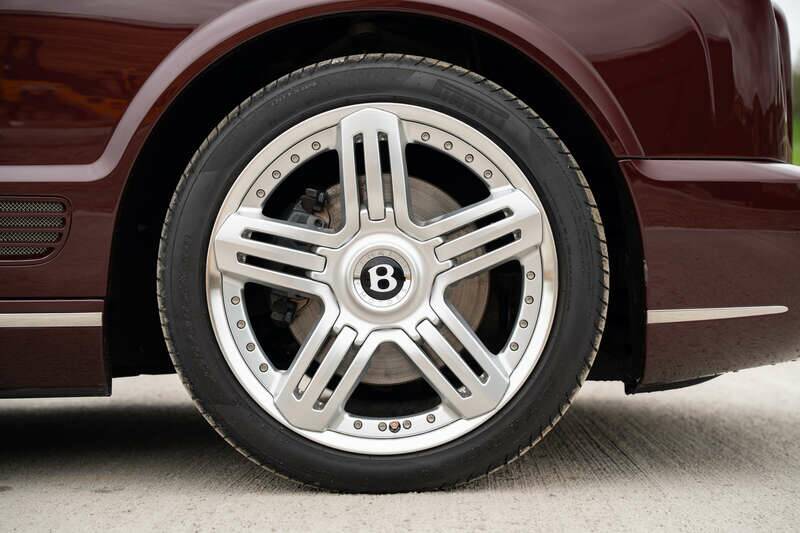 Image 17/50 of Bentley Brooklands (2008)