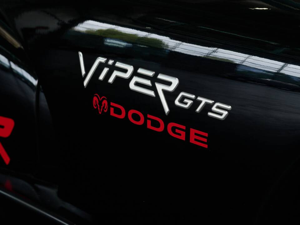 Image 28/50 of Dodge Viper GTS (2005)