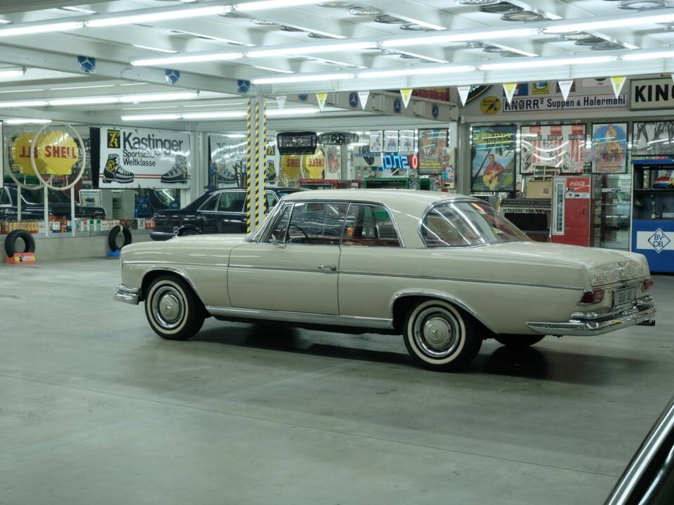 Image 5/50 of Mercedes-Benz 300 SE (1966)