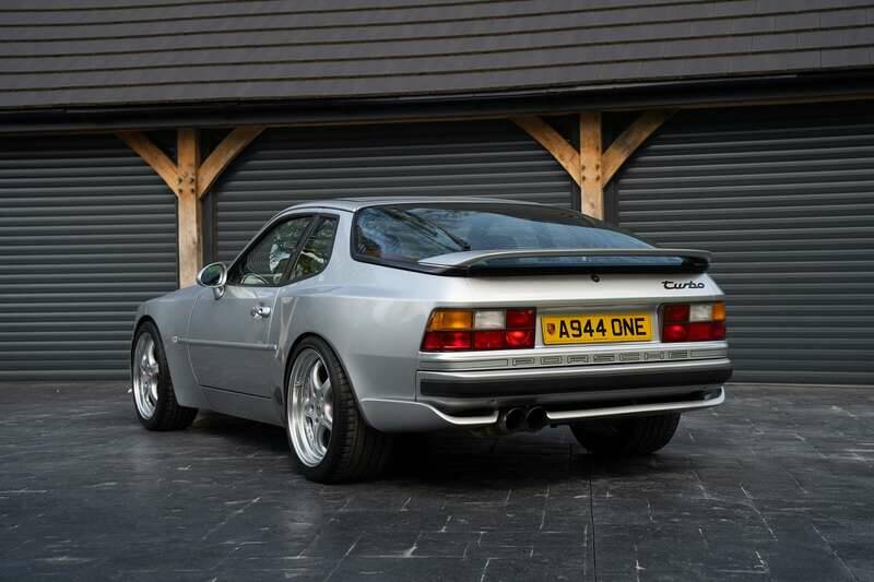 Immagine 9/50 di Porsche 944 Turbo (1990)