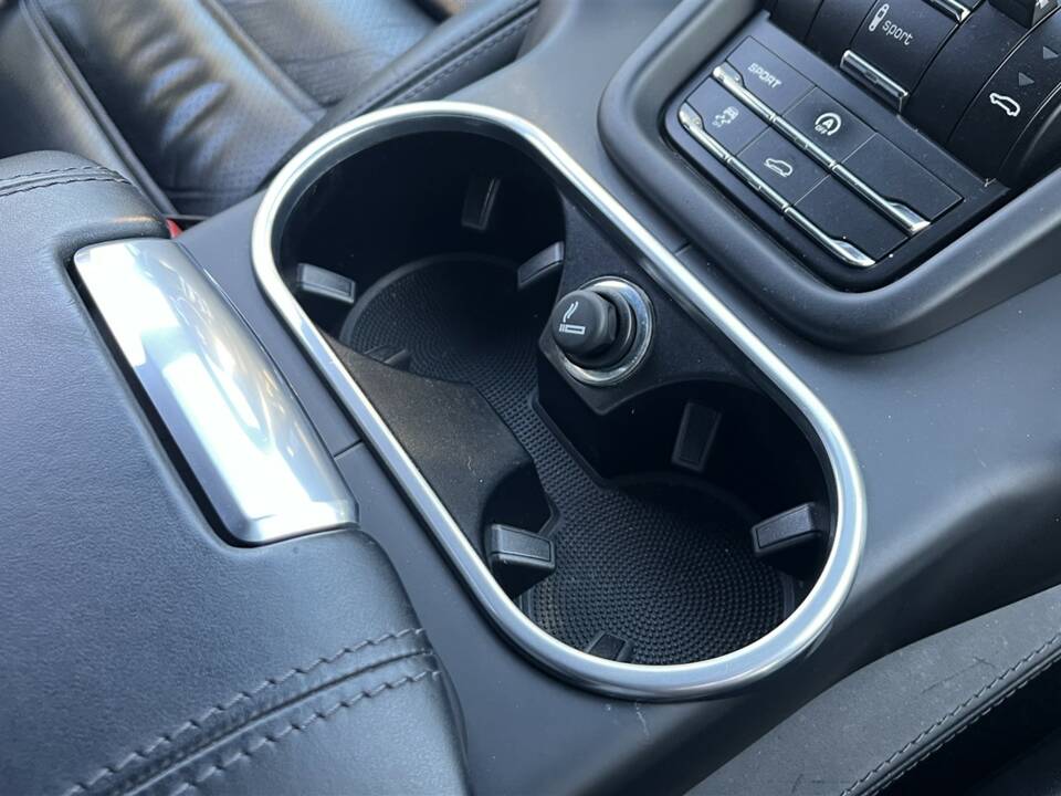 Image 21/46 de Porsche Cayenne Turbo (2011)