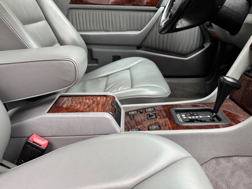 Imagen 74/100 de Mercedes-Benz 300 CE (1992)