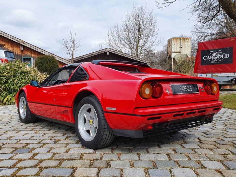 Image 4/19 de Ferrari 208 GTS Turbo (1988)