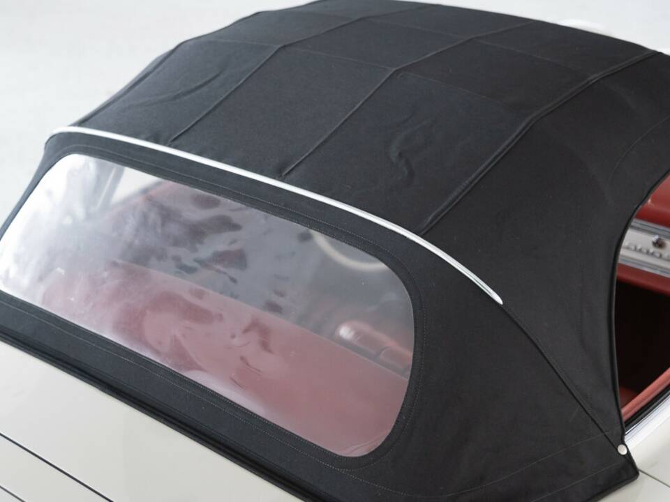 Image 30/50 of Mercedes-Benz 300 SL Roadster (1961)