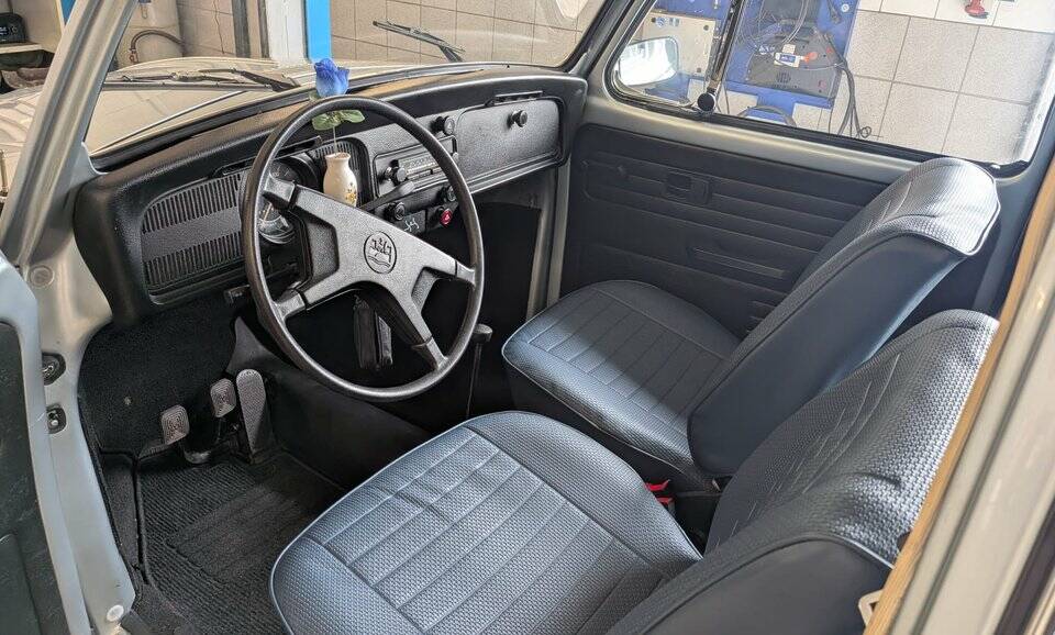 Image 2/8 of Volkswagen Beetle 1300 (1984)