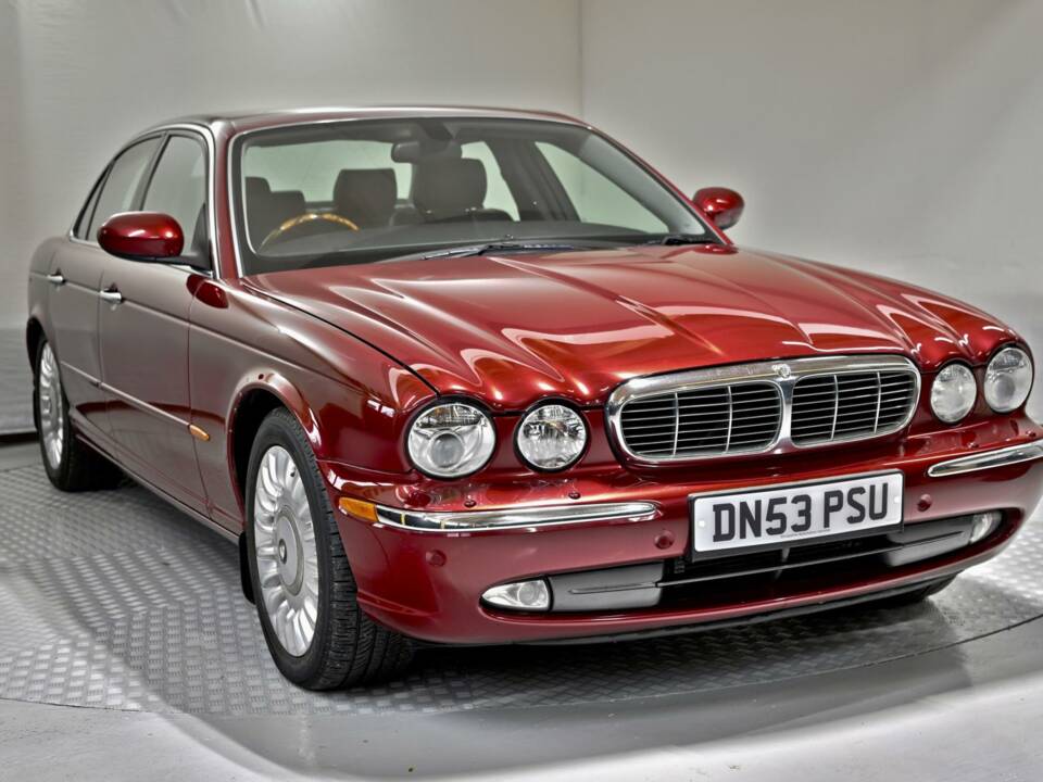 Image 4/50 of Jaguar XJR Super V8 (2004)