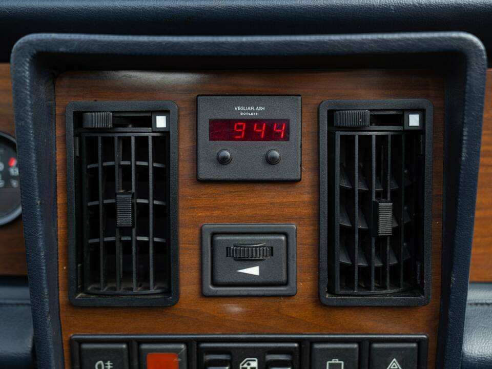 Image 40/50 of FIAT Spider 2000 Pininfarina 50th Anniversary Edition (1981)