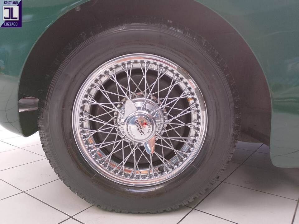Image 46/57 of Jaguar XK 120 SE OTS (1953)