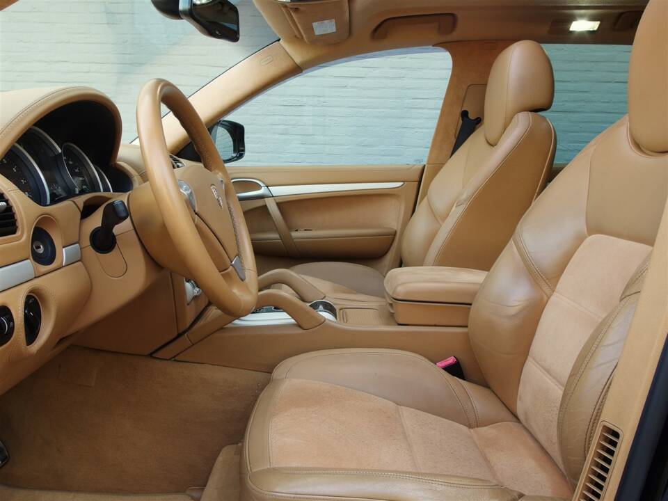 Image 42/98 of Porsche Cayenne GTS (2008)