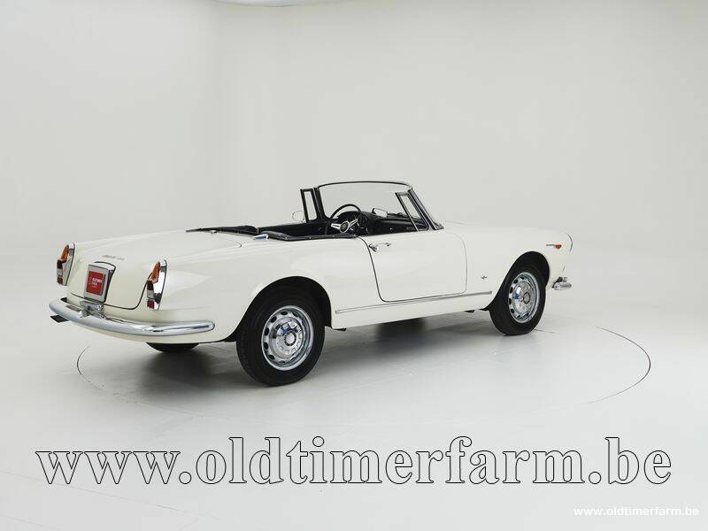 Image 2/15 de Alfa Romeo 2600 Spider (1963)