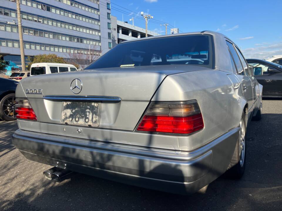 Immagine 8/44 di Mercedes-Benz E 500 (1993)