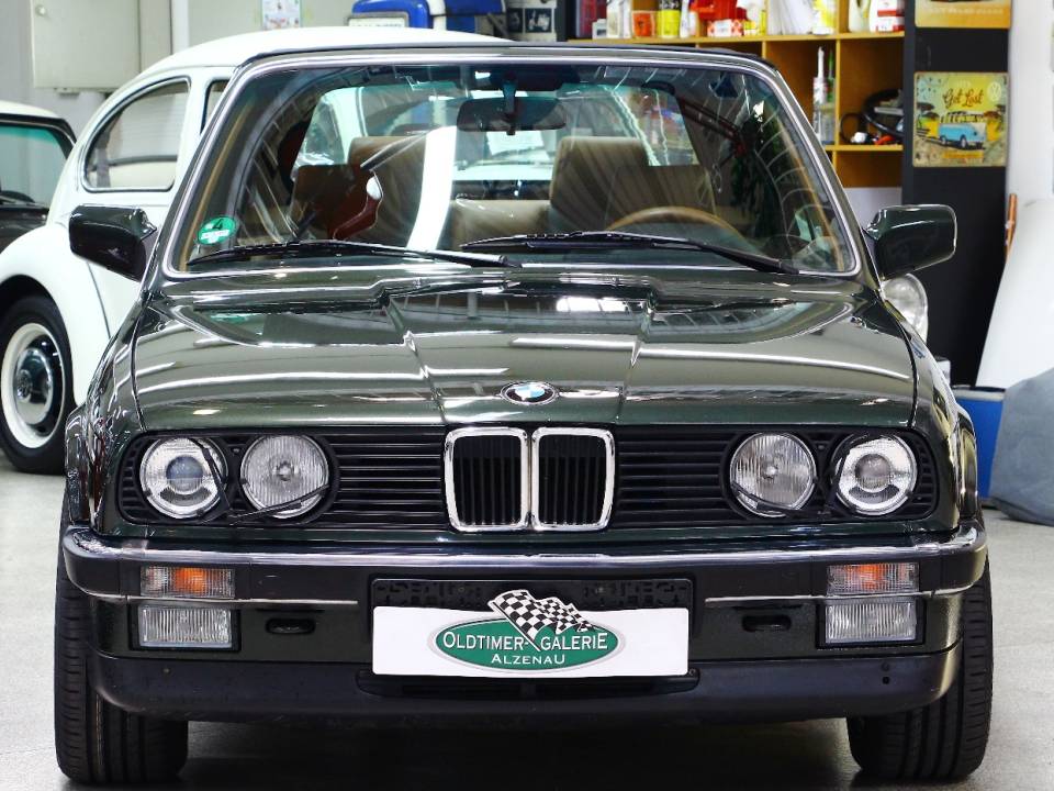 Immagine 2/34 di BMW 325i (1987)