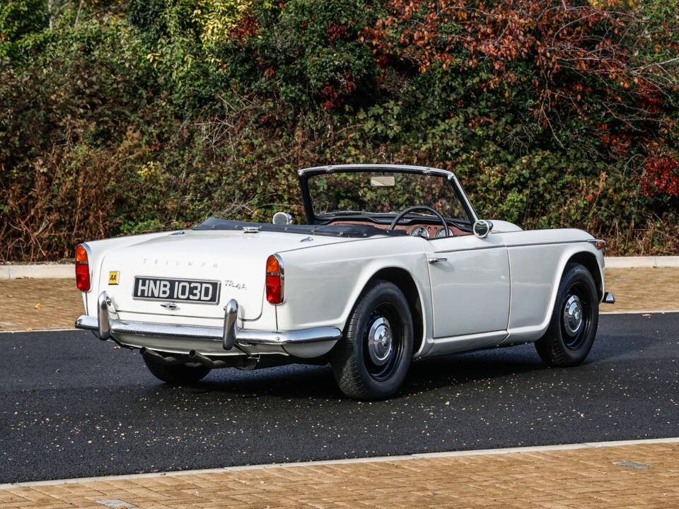 Image 3/42 of Triumph TR 4A (1966)