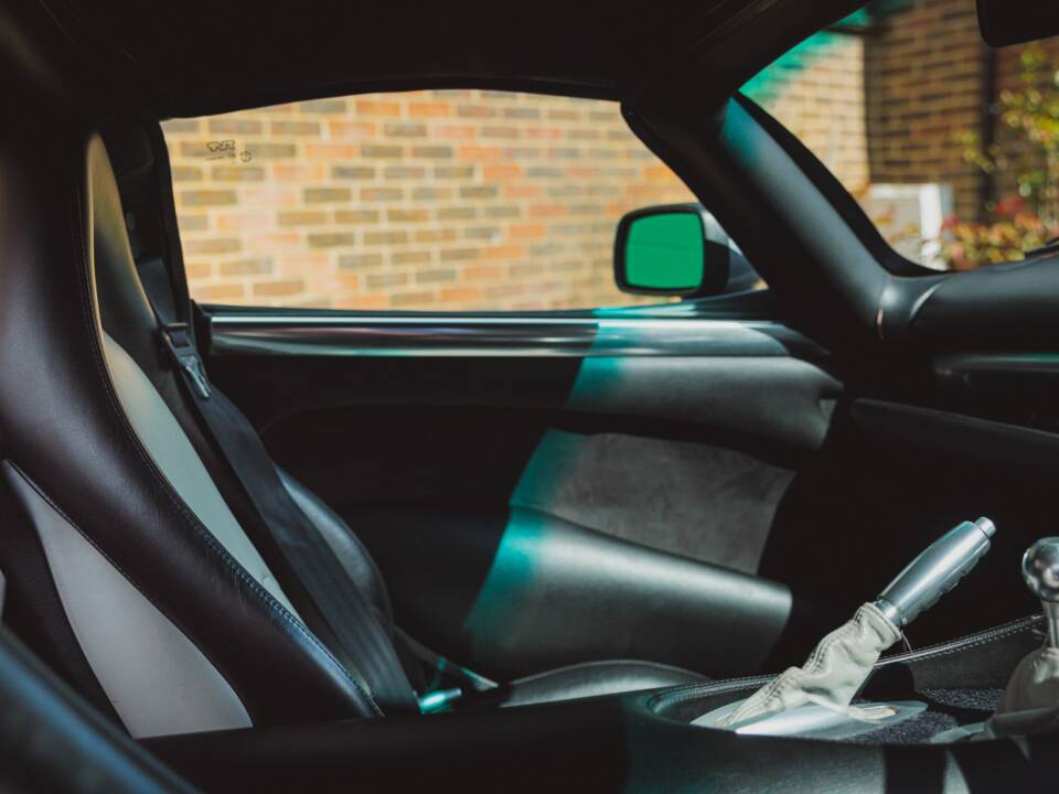 Image 18/39 of TVR Tuscan S (2003)