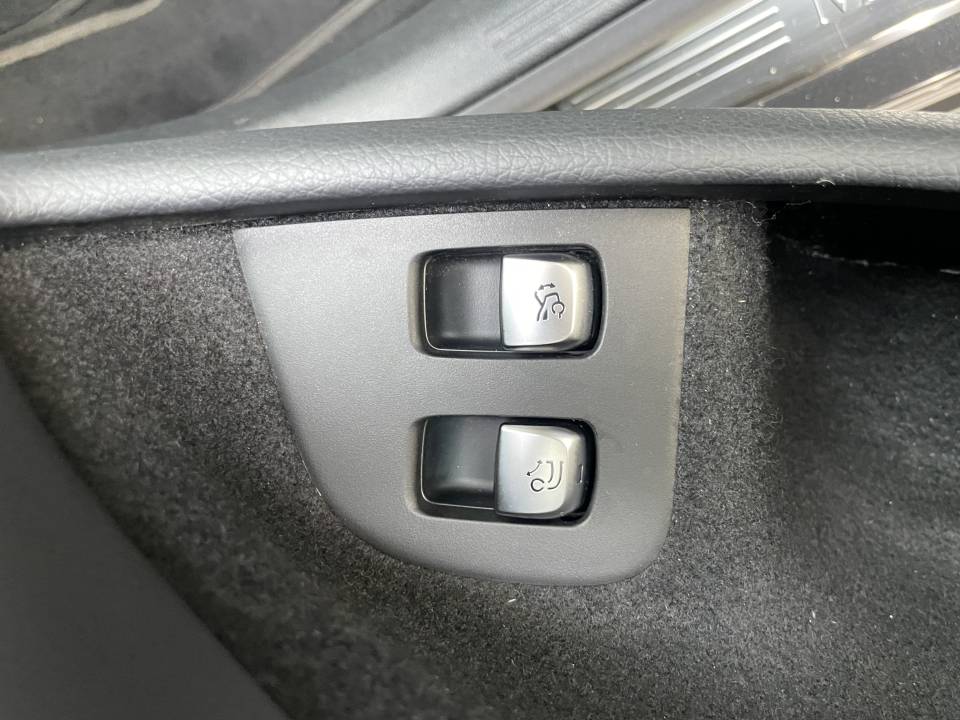 Image 16/38 of Mercedes-Benz CLS 300 d (2020)