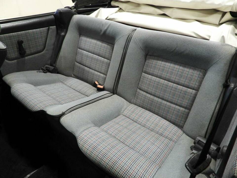 Imagen 9/15 de Volkswagen Golf Mk I Convertible 1.1 (1980)