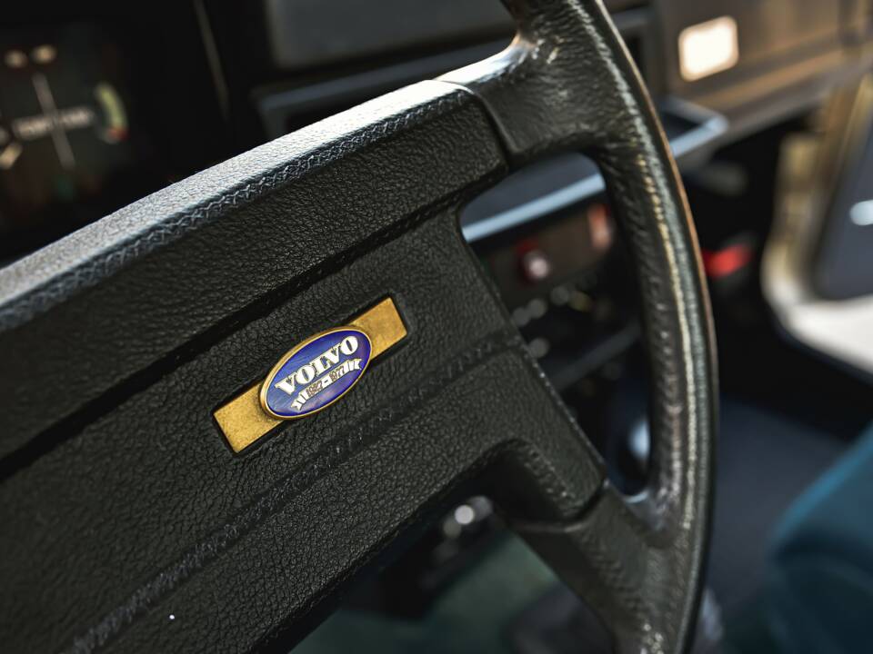 Image 28/38 de Volvo 244 DLS (1977)