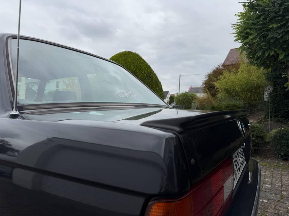 Bild 9/16 von BMW 320i (1991)