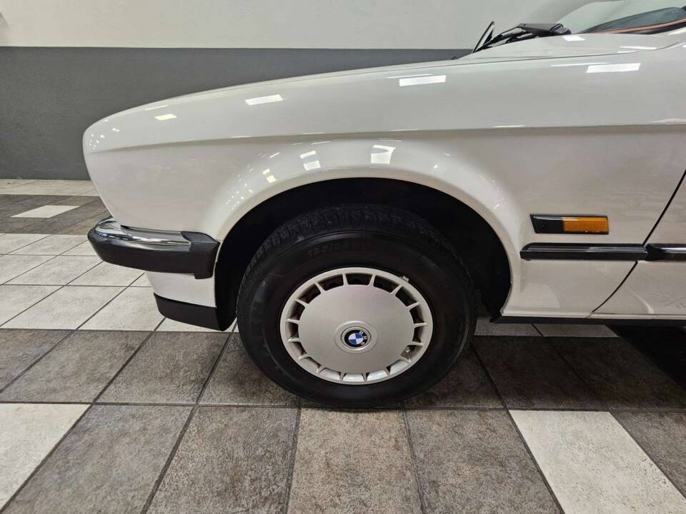 Image 4/12 of BMW 320i (1987)