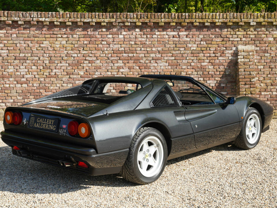 Image 30/50 of Ferrari 328 GTS (1987)