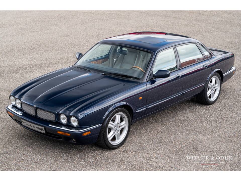 Image 2/31 of Jaguar XJR 4.0 (1999)