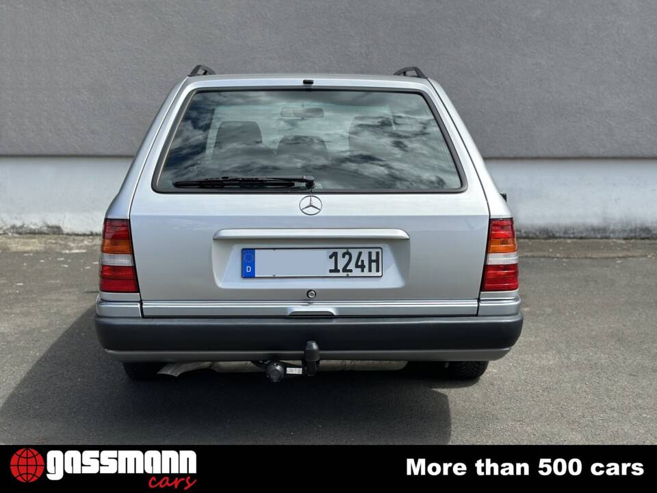 Image 7/15 of Mercedes-Benz 300 TD (1992)