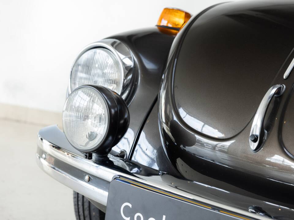 Bild 25/32 von Volkswagen Käfer 1303 LS (1978)