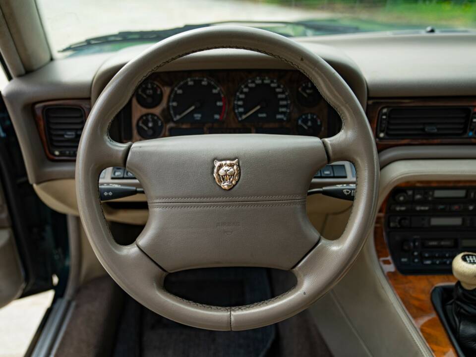 Bild 48/50 von Jaguar XJ6 3.2 (1995)