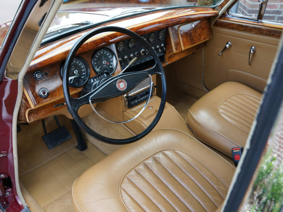 Image 3/50 of Jaguar Mk II 2.4 (1962)