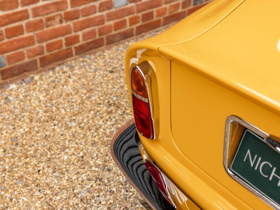 Bild 31/62 von Aston Martin DB 6 Mk II (1970)