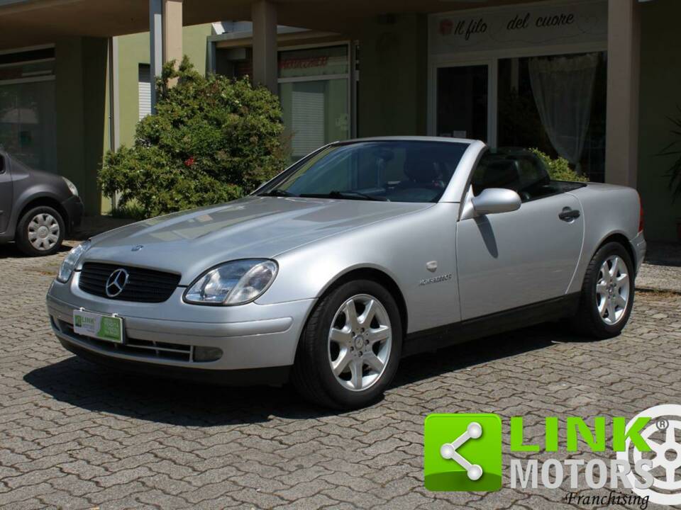 Immagine 2/10 di Mercedes-Benz SLK 200 Kompressor (1997)