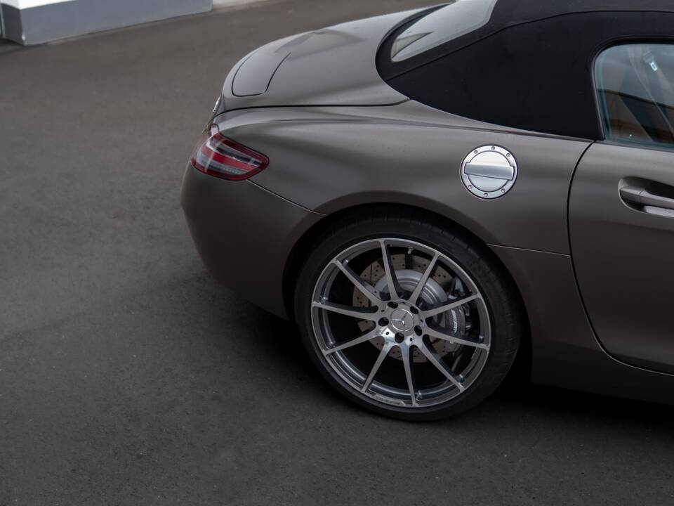 Image 17/45 of Mercedes-Benz SLS AMG Roadster (2012)