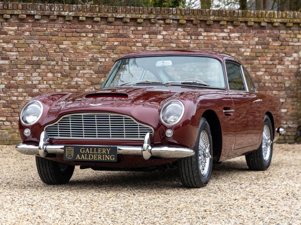Image 14/50 de Aston Martin DB 5 Vantage (1965)
