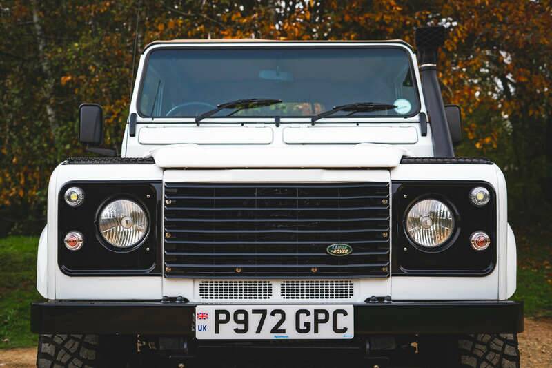 Image 32/50 of Land Rover Defender 90 (1997)