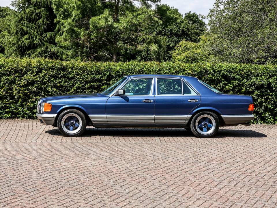 Immagine 17/44 di Mercedes-Benz 500 SE (1985)