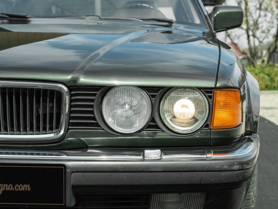 Immagine 10/34 di BMW 750iL (1989)