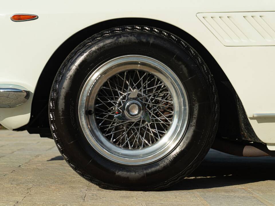 Afbeelding 24/50 van Ferrari 330 GT 2+2 (1964)