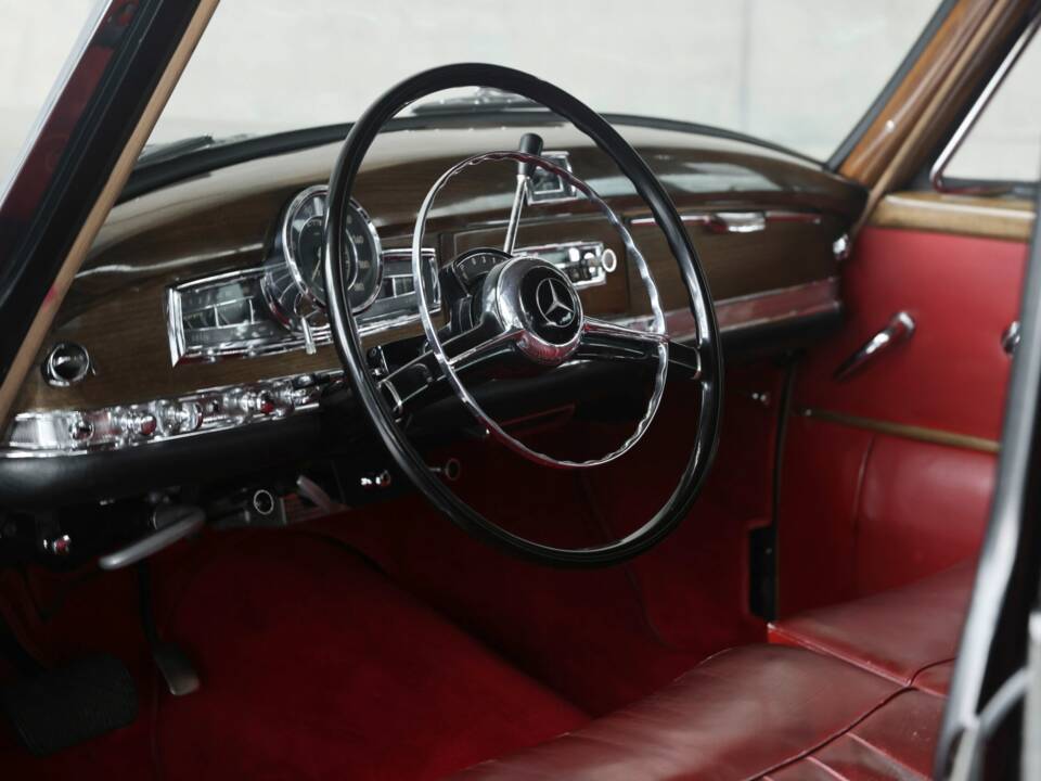 Image 17/50 de Mercedes-Benz 300 c (1956)